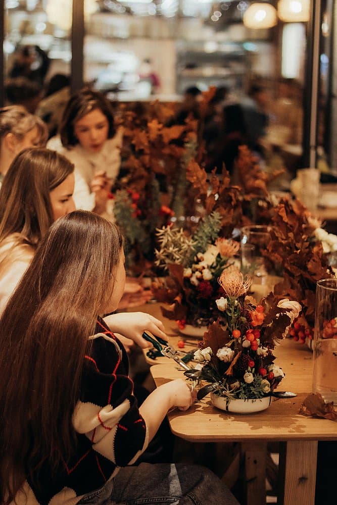 Team Building Workshop – Trockenblumen-Design für Firmengruppen